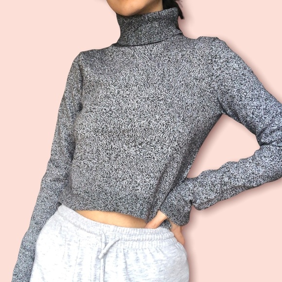 Sunday Best Aritzia—Grey Turtleneck Shirt - Picture 6 of 9